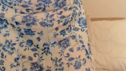 ladyjanyne online show from April 14, 2026, 2:50 am