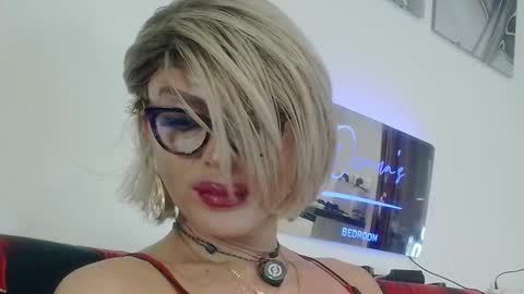 Snapshot of ladyoxana chatting on May 10, 2026, 8:03 pm Oxana online show from May 10, 2026, 8:03 pm