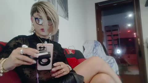 Snapshot of ladyoxana chatting on May 12, 2026, 1:25 am Oxana online show from May 12, 2026, 1:25 am