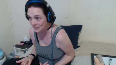 LadySlate online show from February 2, 2025, 4:59 am