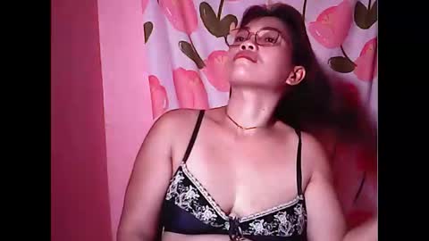 Snapshot of ladysweet4u69 chatting on June 8, 2026, 5:52 am ladysweet4u69 online show from June 8, 2026, 5:52 am