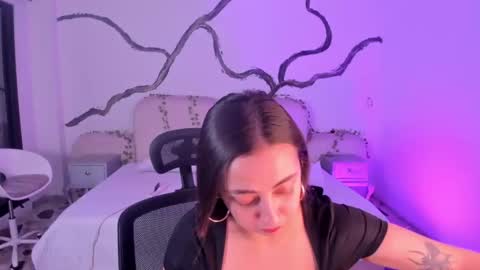 Lady  online show from September 12, 2025, 4:01 am