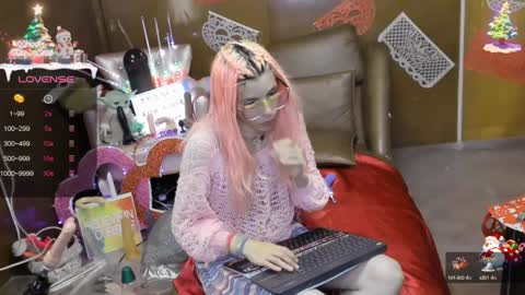 Snapshot of laflakita21 chatting on February 5, 2025, 1:15 am Skinnygirl online show from February 5, 2025, 1:15 am