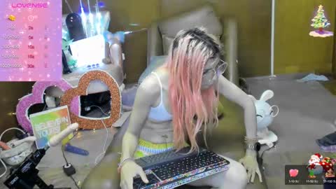 Snapshot of laflakita21 chatting on October 4, 2025, 2:20 am Skinnygirl online show from October 4, 2025, 2:20 am