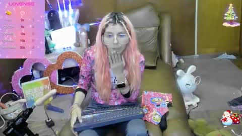 Snapshot of laflakita21 chatting on October 12, 2025, 2:10 am Skinnygirl online show from October 12, 2025, 2:10 am