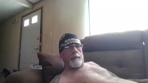 Snapshot of laidbackluxury chatting on May 18, 2026, 4:24 pm laidbackluxury online show from May 18, 2026, 4:24 pm