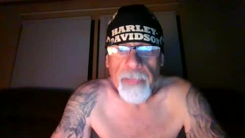 Snapshot of laidbackluxury chatting on May 20, 2026, 1:23 am laidbackluxury online show from May 20, 2026, 1:23 am