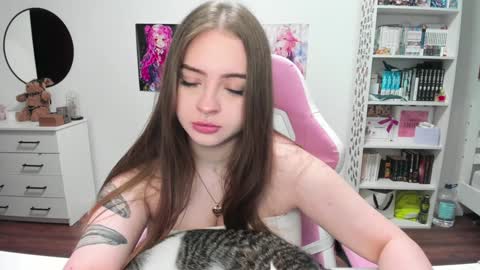 Snapshot of lain__ chatting on January 14, 2025, 1:04 am Kira online show from January 14, 2025, 1:04 am