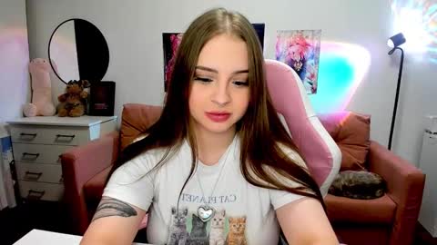 Snapshot of lain__ chatting on September 25, 2025, 7:50 pm Kira online show from September 25, 2025, 7:50 pm