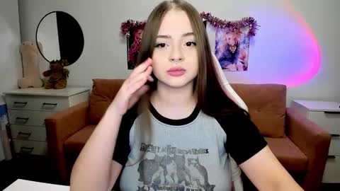 Snapshot of lain__ chatting on November 26, 2025, 10:55 pm Kira online show from November 26, 2025, 10:55 pm