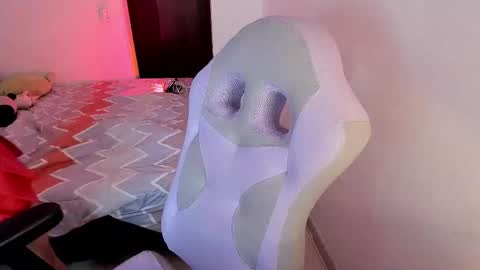 lain_t online show from September 24, 2025, 8:17 am