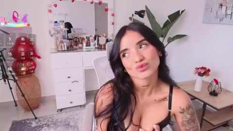 Laira online show from February 19, 2026, 9:11 pm