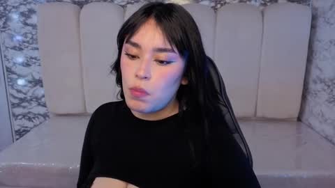 Snapshot of laksmy_v chatting on December 19, 2025, 1:07 pm Hi Stream 800am to 200pm online show from December 19, 2025, 1:07 pm