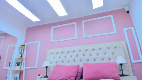 lala_ink_ online show from April 6, 2026, 2:40 pm