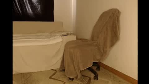 LalaMy online show from April 6, 2026, 1:23 pm