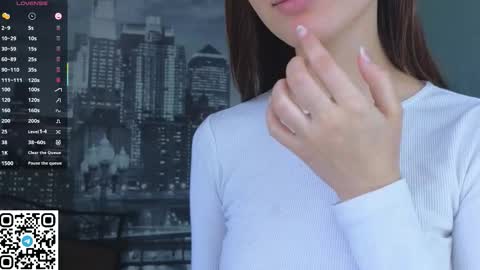 Julia online show from September 19, 2025, 6:26 am