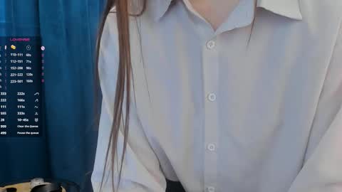 Julia online show from November 14, 2025, 8:13 am