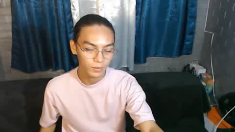 lalakinghugecock_2 online show from December 30, 2024, 3:46 pm