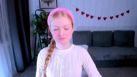 Snapshot of laly_peach chatting on February 19, 2025, 11:17 am Laly online show from February 19, 2025, 11:17 am