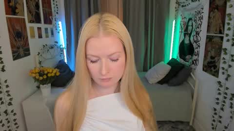 Snapshot of laly_peach chatting on October 15, 2025, 6:52 pm Laly online show from October 15, 2025, 6:52 pm