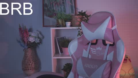 just call me Lana  and her security online show from December 22, 2024, 2:49 pm