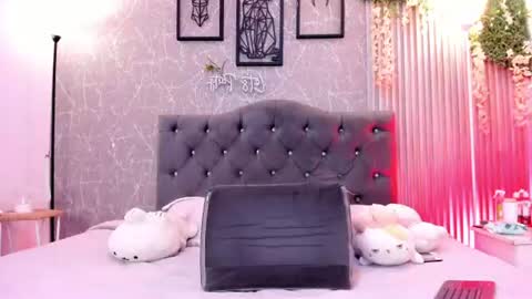 lana_gill online show from June 10, 2026, 7:13 pm