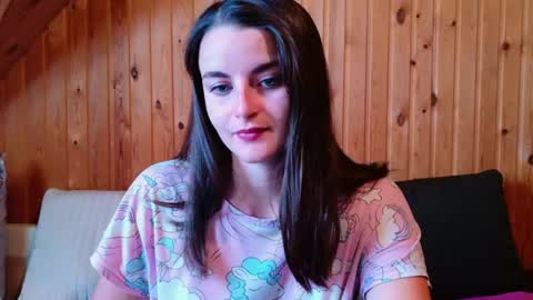 lana_gl online show from April 6, 2026, 3:04 am