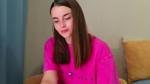 lana_gl online show from April 22, 2026, 8:39 am