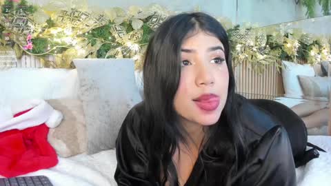 lana_lann online show from December 13, 2024, 6:49 pm