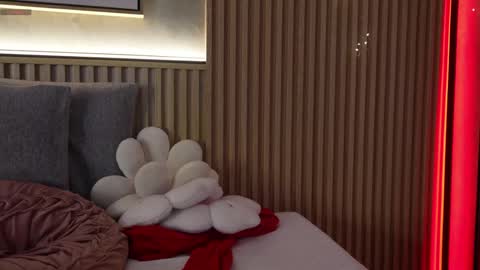 lana_lann online show from June 8, 2026, 4:24 am