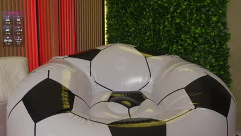 lana_lann online show from June 18, 2026, 4:13 am