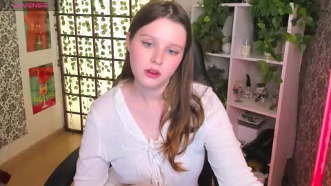 Snapshot of lana_moon__ chatting on October 21, 2025, 9:32 am Lana online show from October 21, 2025, 9:32 am