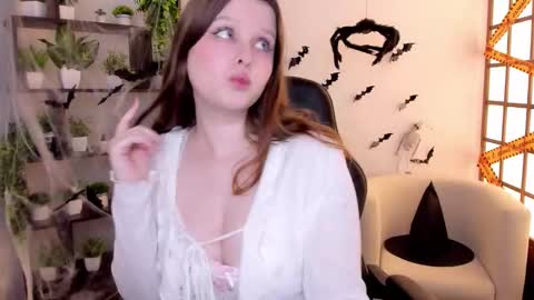 Snapshot of lana_moon__ chatting on November 4, 2025, 2:10 am Lana online show from November 4, 2025, 2:10 am