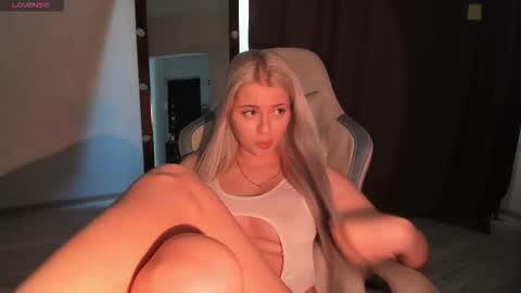 Lana online show from September 14, 2025, 10:14 am