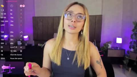 Snapshot of lanaamills chatting on November 4, 2025, 3:49 am Lana online show from November 4, 2025, 3:49 am