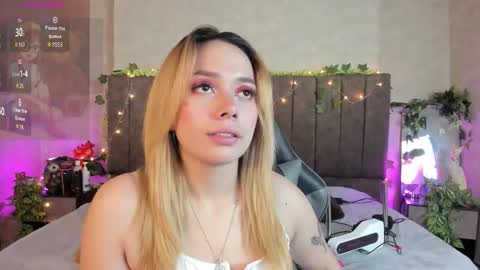 Lana online show from February 15, 2026, 5:26 am