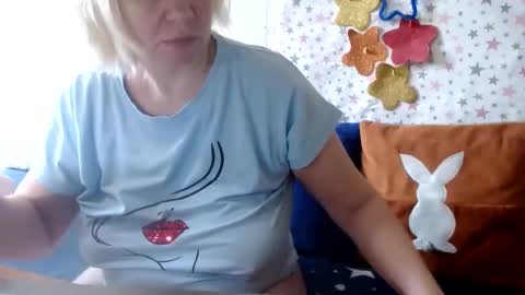 LovelyQueen online show from June 15, 2026, 7:43 am