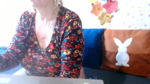 LovelyQueen online show from June 17, 2026, 7:33 am
