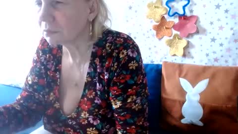 LovelyQueen online show from June 26, 2026, 7:57 am