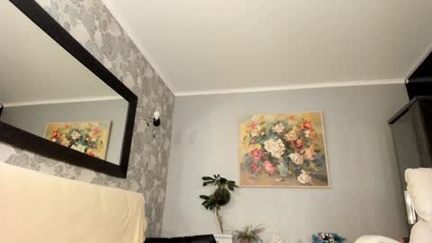 Snapshot of land_of_sweets chatting on February 6, 2025, 9:06 pm land_of_sweets online show from February 6, 2025, 9:06 pm