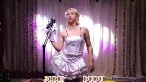 lankwaifong_cindy online show from May 8, 2026, 3:01 am