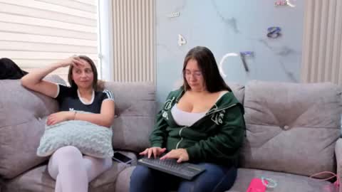 lanna_as online show from May 4, 2026, 3:19 pm
