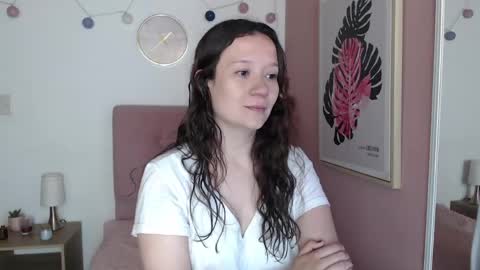 Lanna online show from June 2, 2026, 1:02 pm