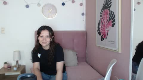 Lanna online show from June 3, 2026, 2:33 pm