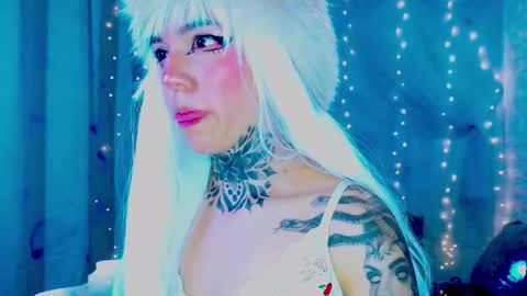 LANNIE   online show from March 12, 2026, 3:29 pm