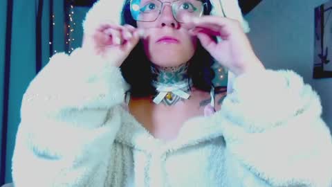 LANNIE   online show from April 8, 2026, 12:49 pm