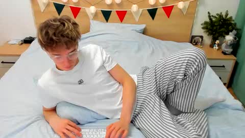 Fandi online show from January 3, 2025, 12:19 pm