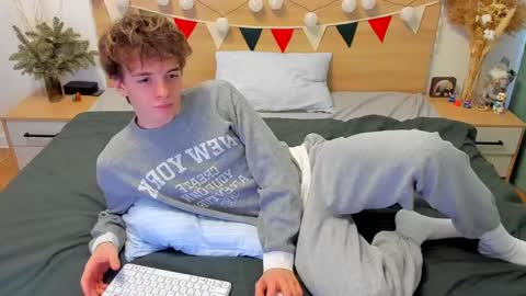 Fandi online show from February 3, 2025, 11:42 am