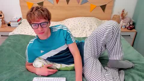 Fandi online show from September 19, 2025, 4:18 pm