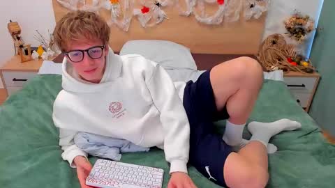 Fandi online show from October 18, 2025, 9:43 am